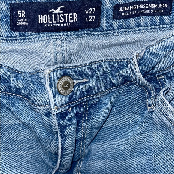 Hollister Ultra High Rise Mom Jeans Light Blue Straight Leg Jeans Size 5R - Picture 3 of 4